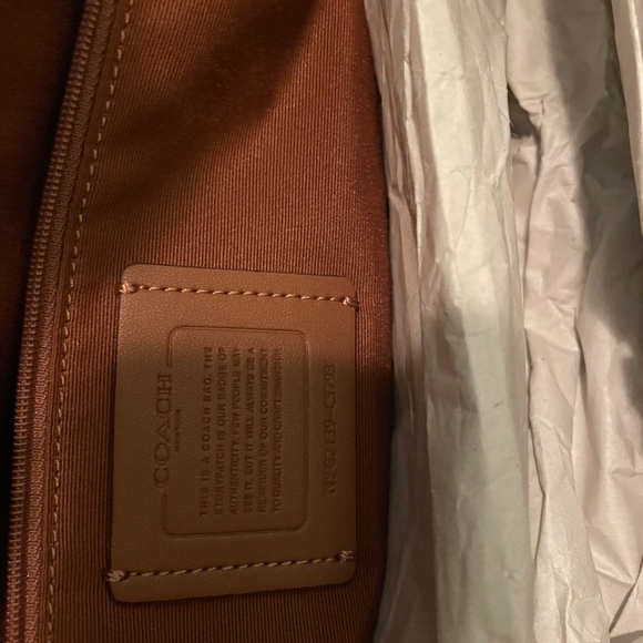 COACH DEMPSEY TOTE 40 IN SIGNATURE JACQUARD WITH STRIPE AND PATCH BAG - Picture 4 of 4